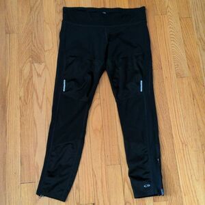 Champion duo dry size m with zippered pockets in back